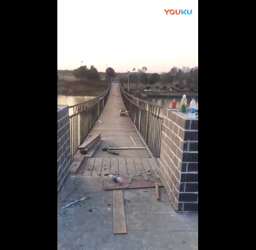 木质吊桥视频
