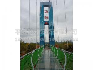 广西南宁雨湖景区玻璃吊桥